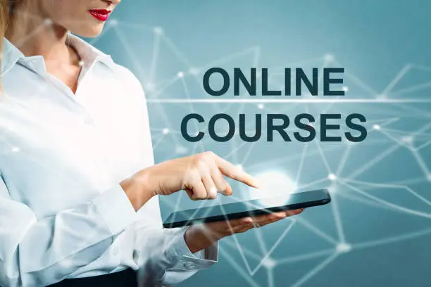 Online Courses vs Traditional Education: Why a Profitable Online Course Business Is Winning